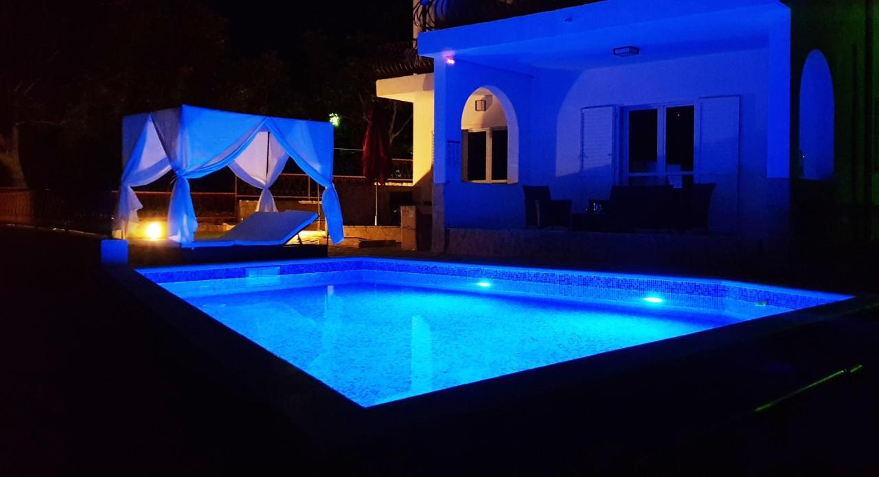Villa Neptune Apartments Vrboska Exterior photo